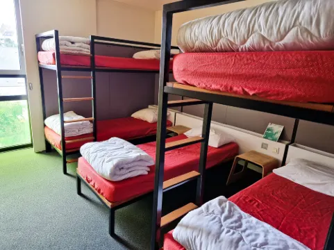 오베르주 드 주네스 데 모를렉 - 호스텔