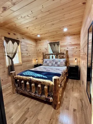 2Bdr  3Bd  1.5BA Cabin Located in the Heart of the New River Gorge National Park