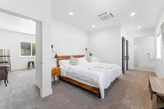 Three Primary Suites: Family and Dog Friendly