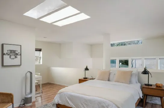 Designer Loft with parking 5min to the beach !