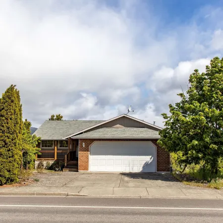 River Ranch 2 Bedroom Home by RedAwning