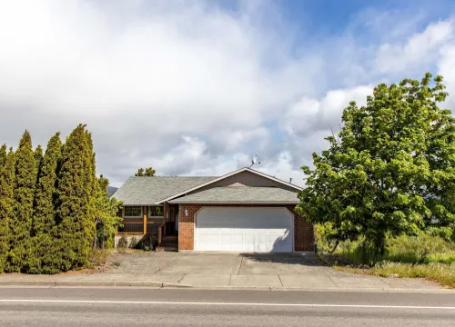 River Ranch 2 Bedroom Home by RedAwning