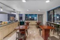 Days Inn by Wyndham Victoria TX East - parking
