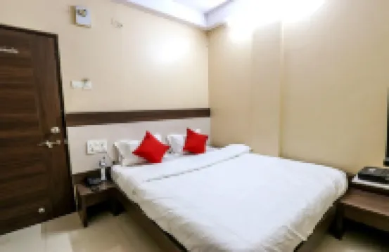 Hotel Aashish Deluxe Lodging, Kolhapur