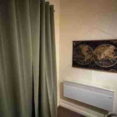 Reads Avenue - Next To HA Social Club - Winter Gardens and Town Centre! Rooms