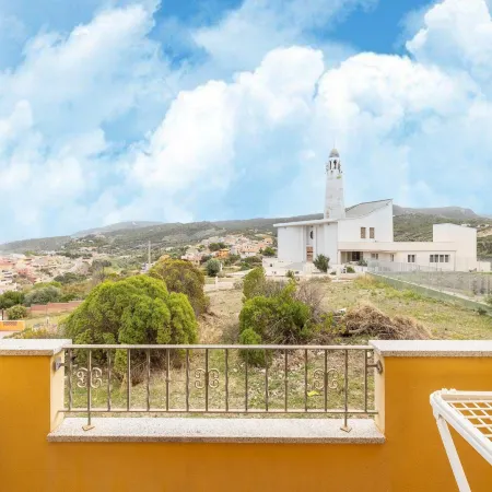 Apartment with Air Conditioning and Sea Views