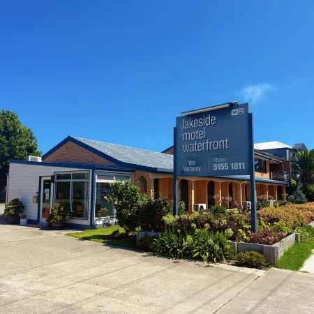 Lakeside Motel Waterfront Отели рядом с достопримечательностью «Кунварра Фэмили Холидей Парк»
