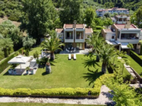 Escape to Paradise: Experience Luxury and Serenity at Villa Elina in Sithonia!