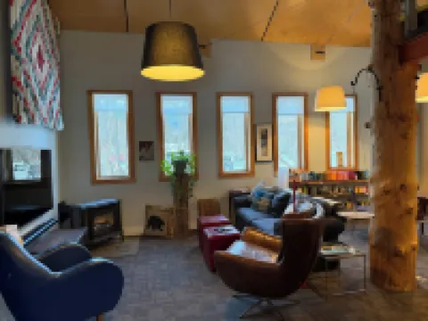 Cozy In Town Manchester Studio w/ Loft Bedroom. Hotels in Manchester Center