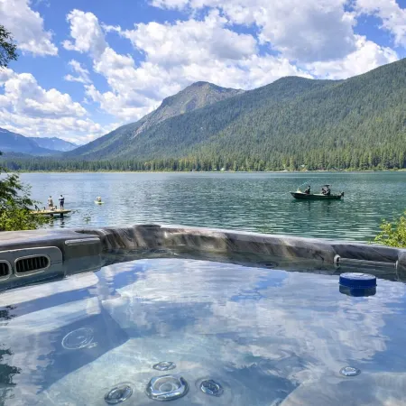 Alpine Lake Escape on Fish Lake 3 Bedroom Home by NW Comfy Cabins by RedAwning