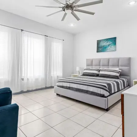 Modern Beachside Condo w Pool - South Padre Island