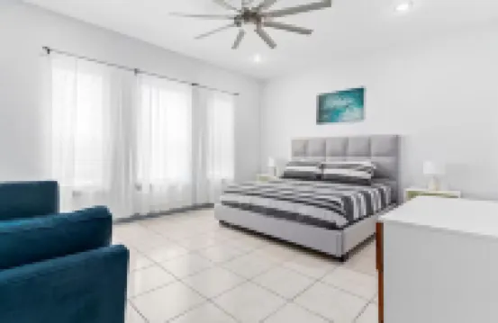Modern Beachside Condo w Pool - South Padre Island