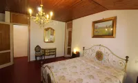 Spacious Villa with Garden by the Sea - Parkering
