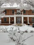 The Elston Inn and Conference Center Hotel di 