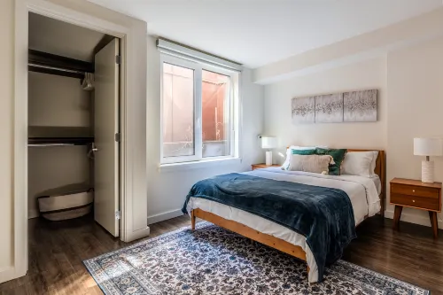 2BR TH | Gym, Balcony | Bellevue Parkside M