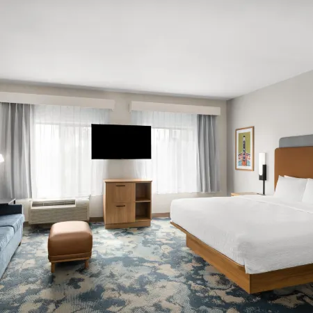 Hampton Inn & Suites Ontario