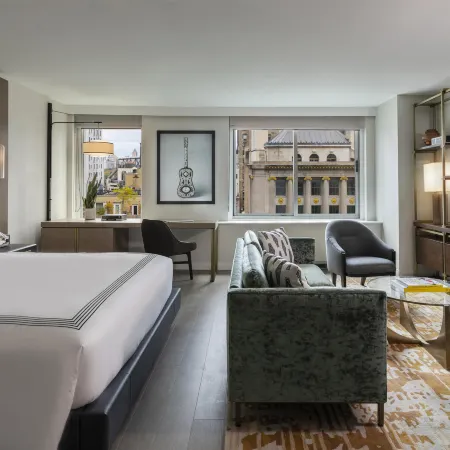 Thompson Central Park New York by Hyatt Отели рядом с достопримечательностью «Каток Уоллмен»