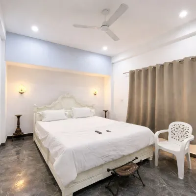 Hotel the White House Varanasi Các khách sạn gần Sông Hằng