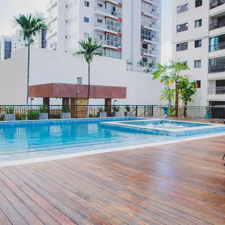 Apartamento c Varanda Ar Piscina Sauna e Hidro