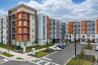 Riviere 2BR Apartment Pet Friendly Oasis Sleeps 6 Close to Epic Universe Pool & Gym