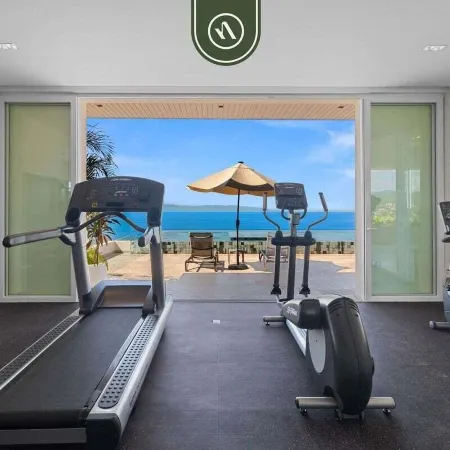 New Stylish 1 BR Condo - Ocean Views - Flex Room