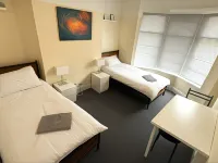 Spacious 4BR House, Garden Retreat, Parking Hotels in Wallasey