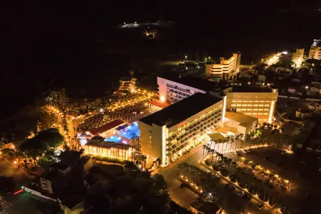 Cavo Maris Beach Hotel ホテル
