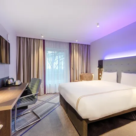 Premier Inn Düsseldorf City Friedrichstadt Отели рядом с достопримечательностью «Парк Фольксгартен»