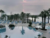 Golden Coast Beach Hotel - View biển