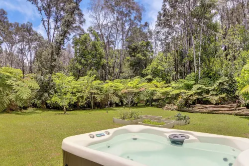 Rainforest Retreat w/ Hot Tub: Mins to Nat'l Park! - Boutique