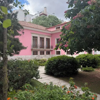 Le Jardin Lisbon Hotels near Lisbon University