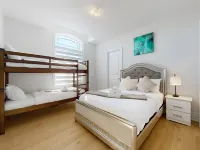Private 5-Bedroom Caledon Home Comfort, Style, and Nature! Hotels in Caledon