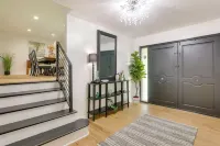 Green Lantern: Game Room, Furnished Deck, Modern - homestay