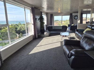 Ocean & Mountain Views 3-bedroom Home
