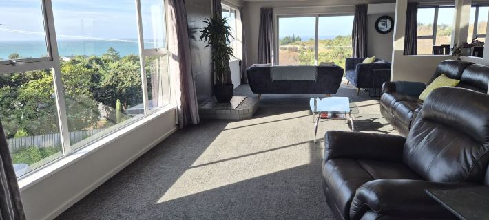 Ocean & Mountain Views 3-bedroom Home Hotels in Kaikoura