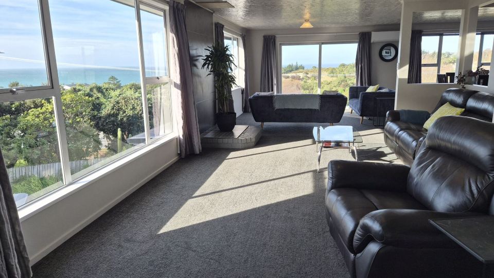 Ocean & Mountain Views 3-bedroom Home