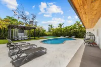 Villa Solara | Pool · Cinema · Basketball Court - Villas