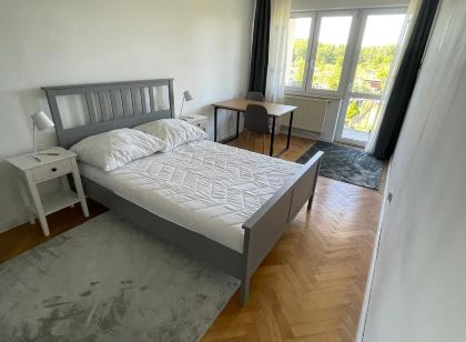 Dom z ogrodem by Grand Apartments