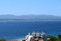 バルコニーと海の眺めのあるホリデーアパートメント、ビーチからわずか300メートル - ビーチサイド