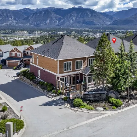Spacious Invermere 3bd2.5ba Townhome Nestled in the Purcell Mountains!