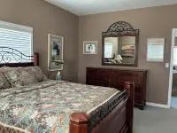 Cozy Farmhouse in Charming Great Falls with WiFi, AC and Indoor Parking -  Privatzimmer