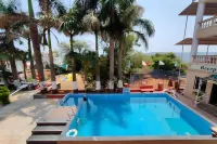 Saga Resort - Pools