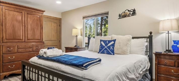 Free Ski Shuttle, Lake, Beach, Fire Place, Pet Friendly, Traeger, 2 Balconies Hotels in Washoe County