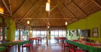 Ihamba Lakeside Safari Lodge - Parking