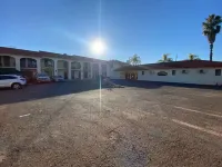 Narrandera Club Motor Inn - parking