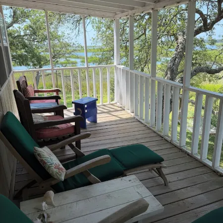 Charming Waterfront Cottage – Private Dock, Panoramic Views, and Park Passes!