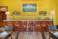 CC Beach Front Papagayo All Inclusive - bar