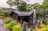 Sky Laurel Cottage - parking