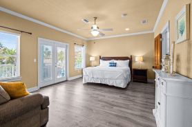 Mins From Beach Sleeps 17 Outdoor Seating
