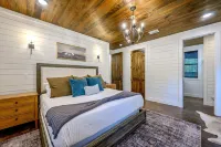 Luxury Ridge Cabin Hot Tub Fire Pit Views - balcony